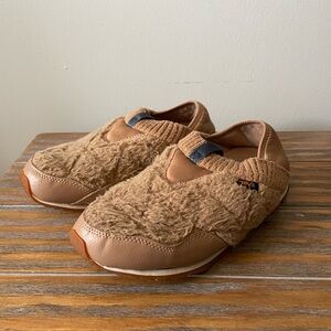 Teva ReEmber Fleece Moc slipper - women’s size 7